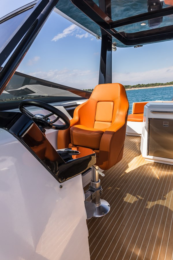 https://arconyachts.ams3.digitaloceanspaces.com/163452/conversions/large_4573905-optimize.jpg