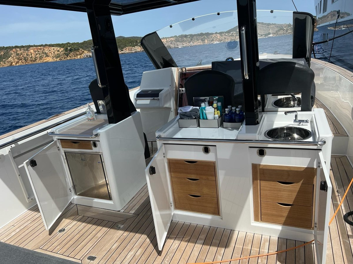 https://arconyachts.ams3.digitaloceanspaces.com/163581/conversions/large_4163875-optimize.jpg