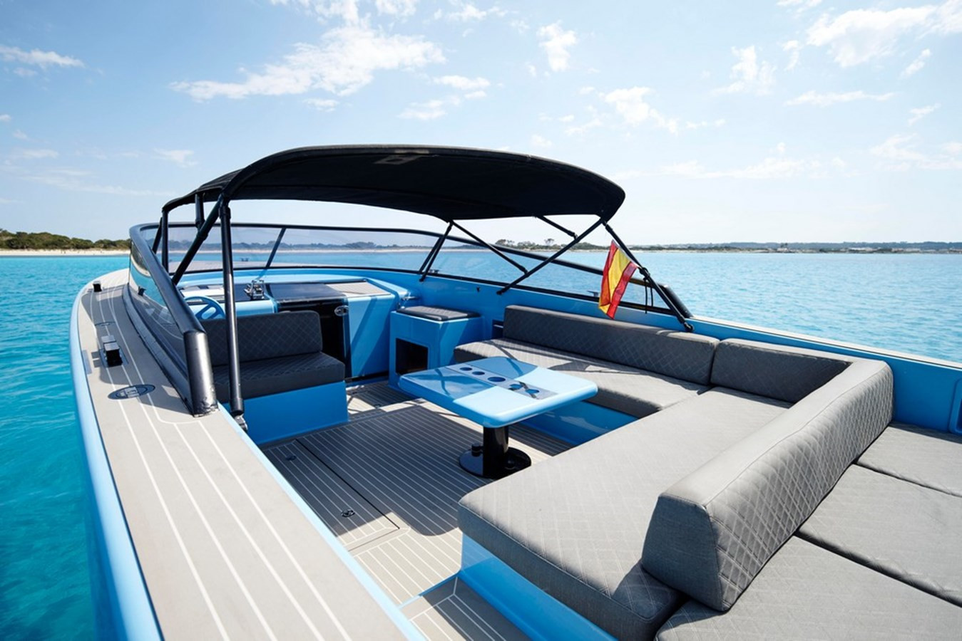 https://arconyachts.ams3.digitaloceanspaces.com/163604/conversions/large_4400245-optimize.jpg