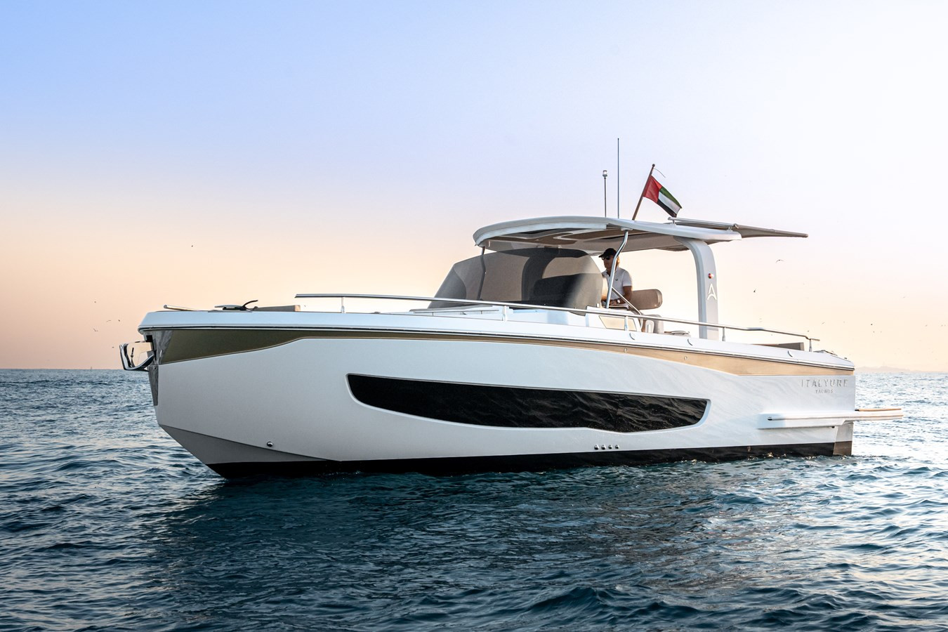 https://arconyachts.ams3.digitaloceanspaces.com/163651/conversions/large_4649300-optimize.jpg