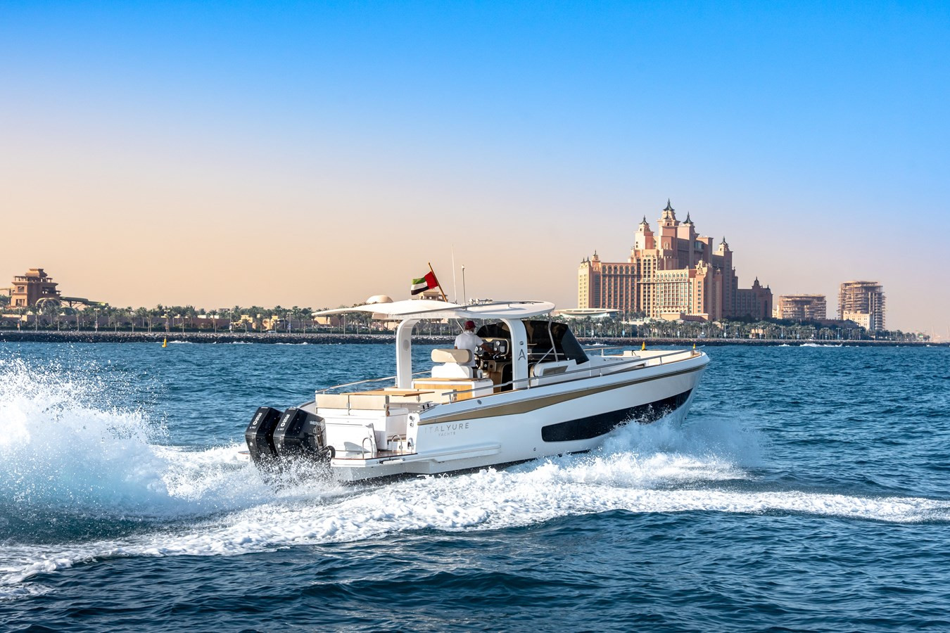 https://arconyachts.ams3.digitaloceanspaces.com/163657/conversions/large_4649303-optimize.jpg