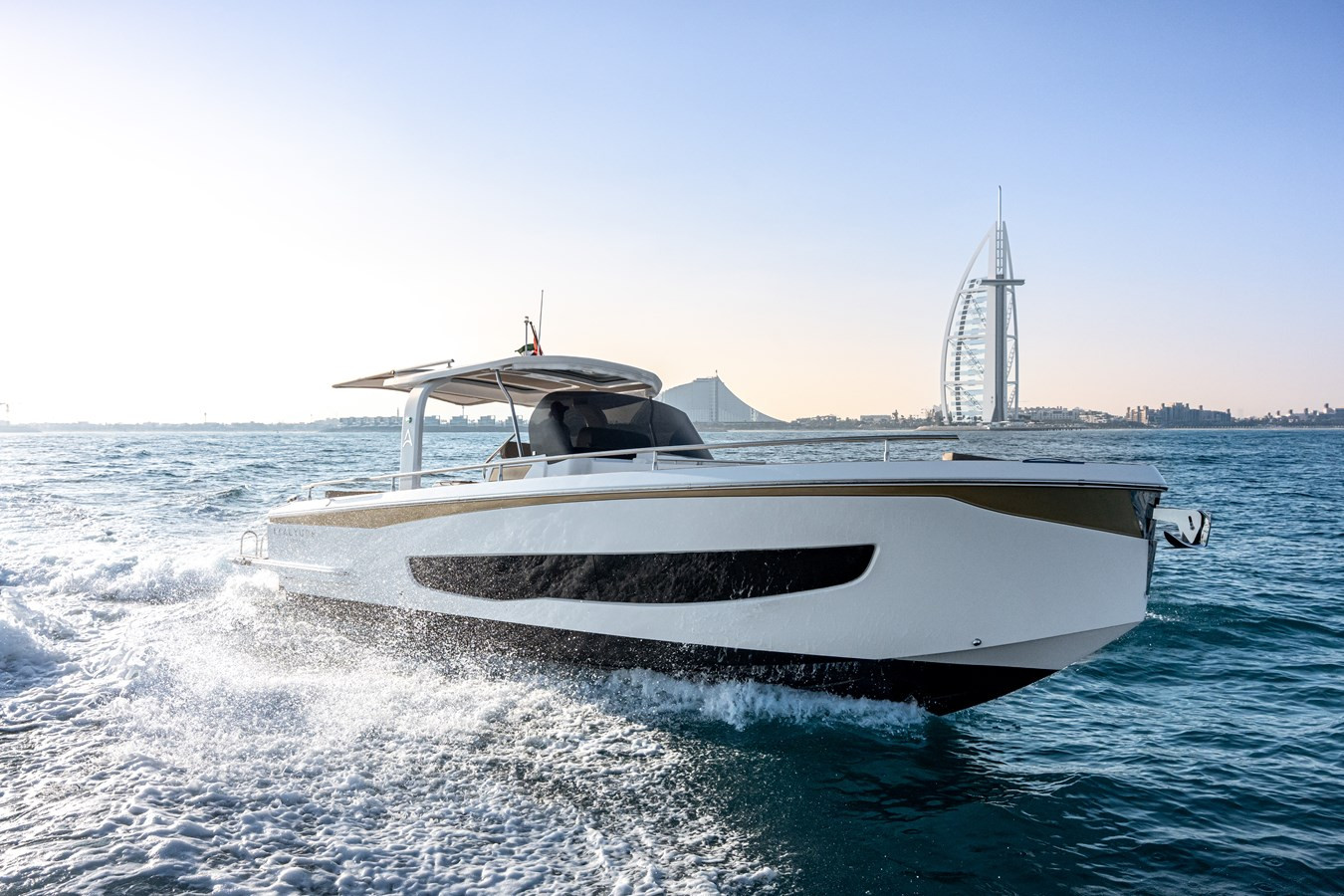 https://arconyachts.ams3.digitaloceanspaces.com/163659/conversions/large_4649305-optimize.jpg