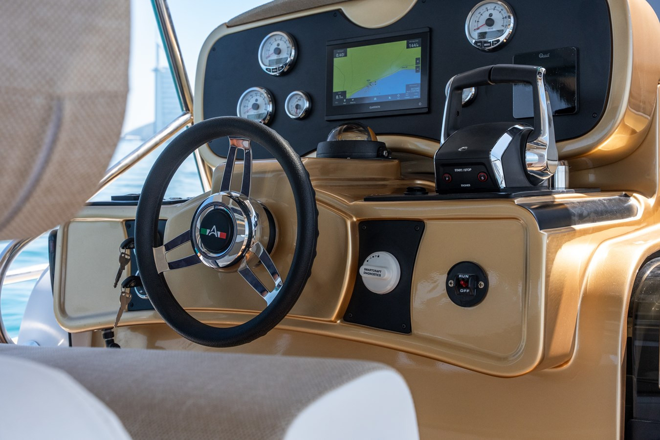 https://arconyachts.ams3.digitaloceanspaces.com/163691/conversions/large_4649317-optimize.jpg