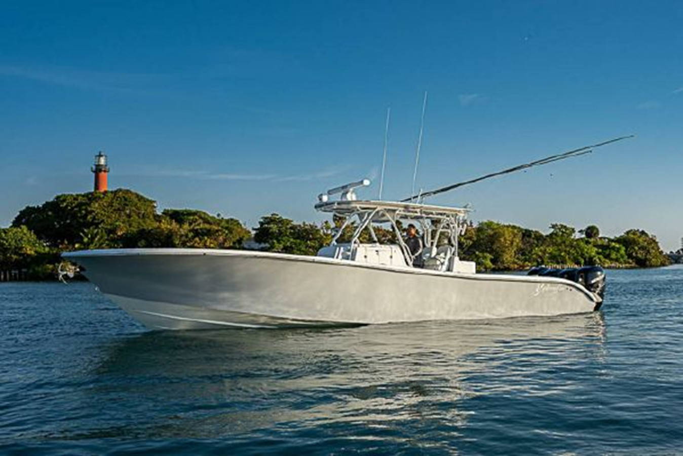 https://arconyachts.ams3.digitaloceanspaces.com/163742/conversions/large_3976611-optimize.jpg