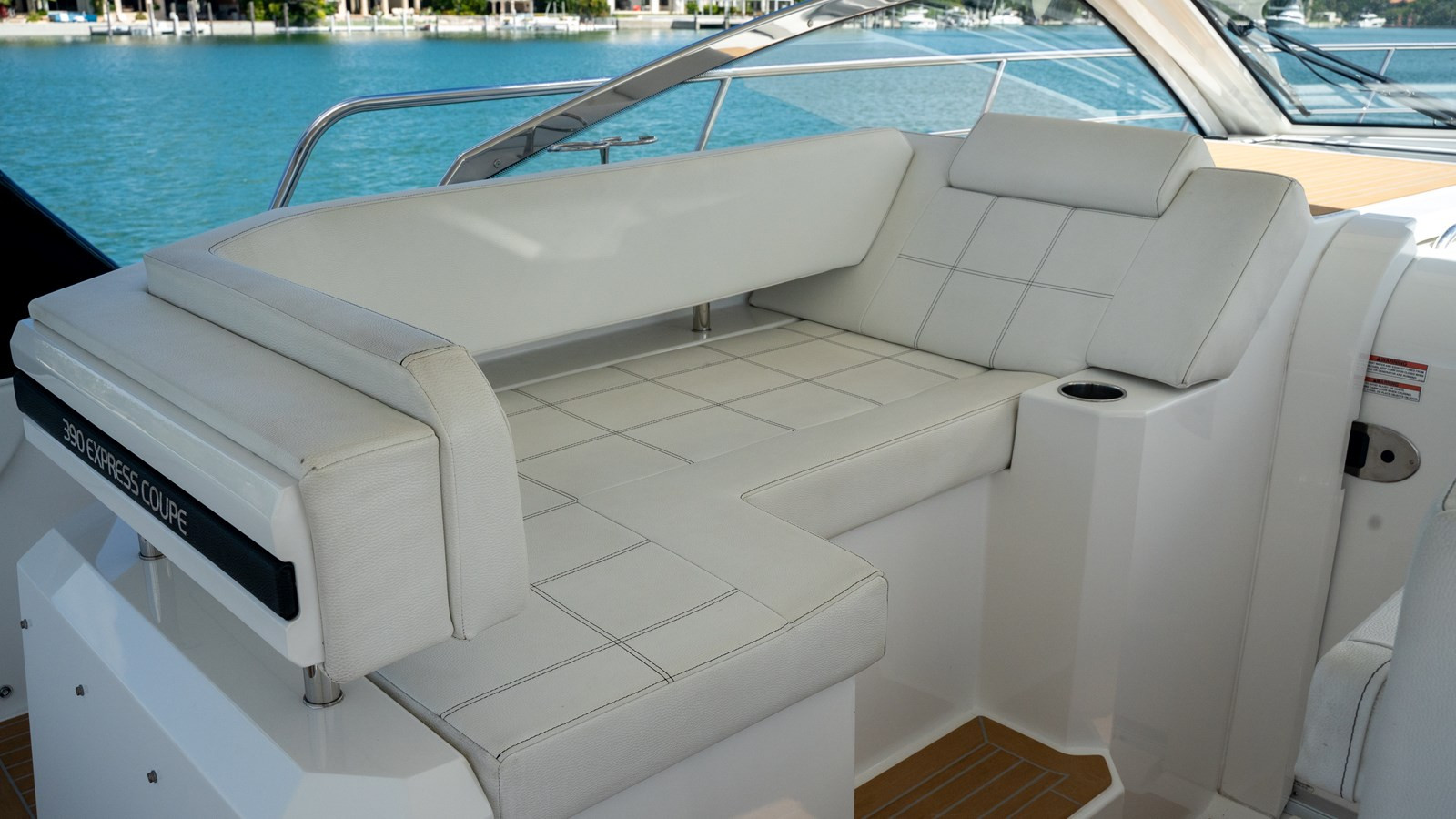 https://arconyachts.ams3.digitaloceanspaces.com/163838/conversions/large_4853272-optimize.jpg