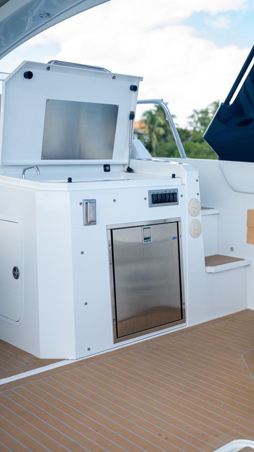 https://arconyachts.ams3.digitaloceanspaces.com/163861/conversions/large_4853281-optimize.jpg