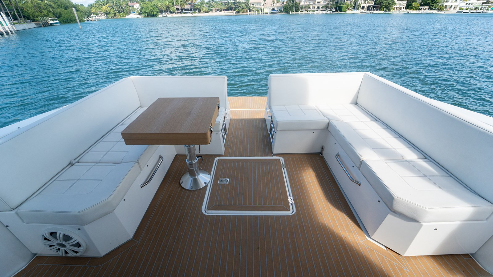 https://arconyachts.ams3.digitaloceanspaces.com/163887/conversions/large_4853290-optimize.jpg
