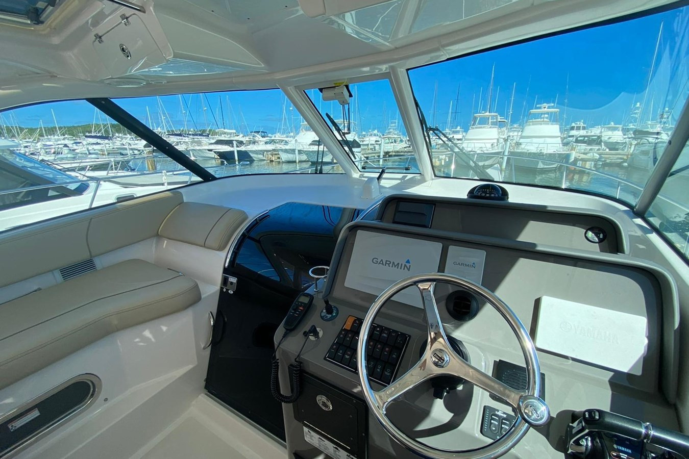 https://arconyachts.ams3.digitaloceanspaces.com/164056/conversions/large_3461891-optimize.jpg