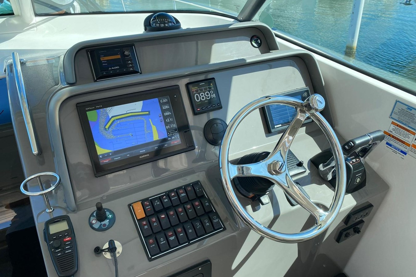 https://arconyachts.ams3.digitaloceanspaces.com/164058/conversions/large_3461892-optimize.jpg