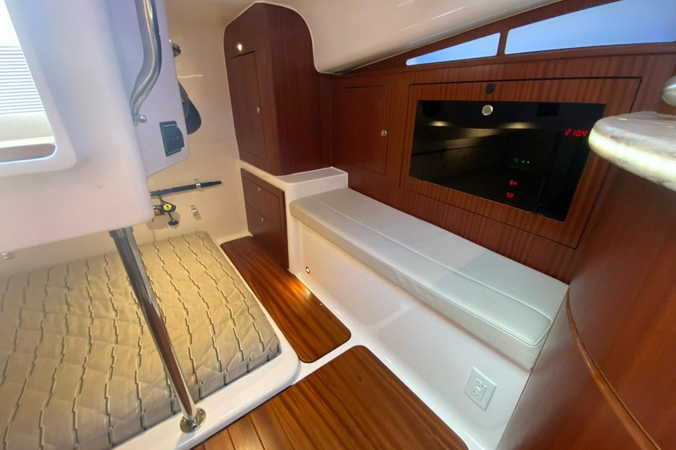 https://arconyachts.ams3.digitaloceanspaces.com/164066/conversions/large_3461895-optimize.jpg