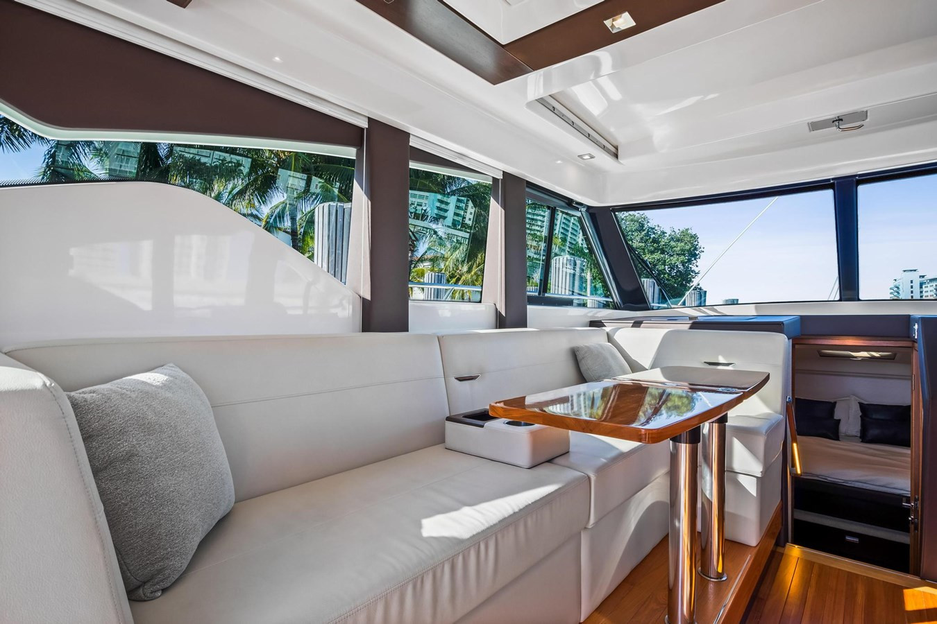 https://arconyachts.ams3.digitaloceanspaces.com/164081/conversions/large_3406059-optimize.jpg
