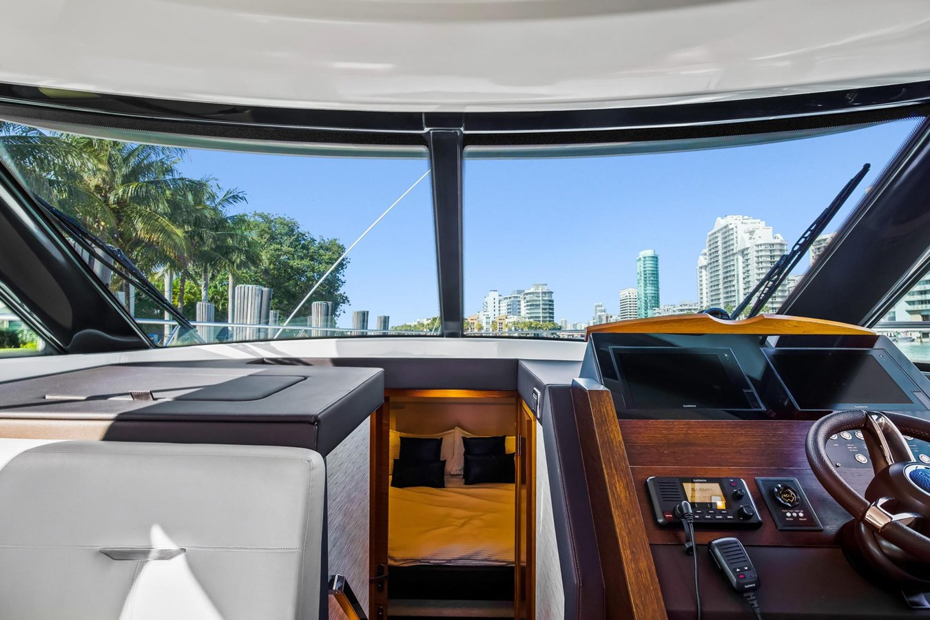 https://arconyachts.ams3.digitaloceanspaces.com/164084/conversions/large_3406060-optimize.jpg