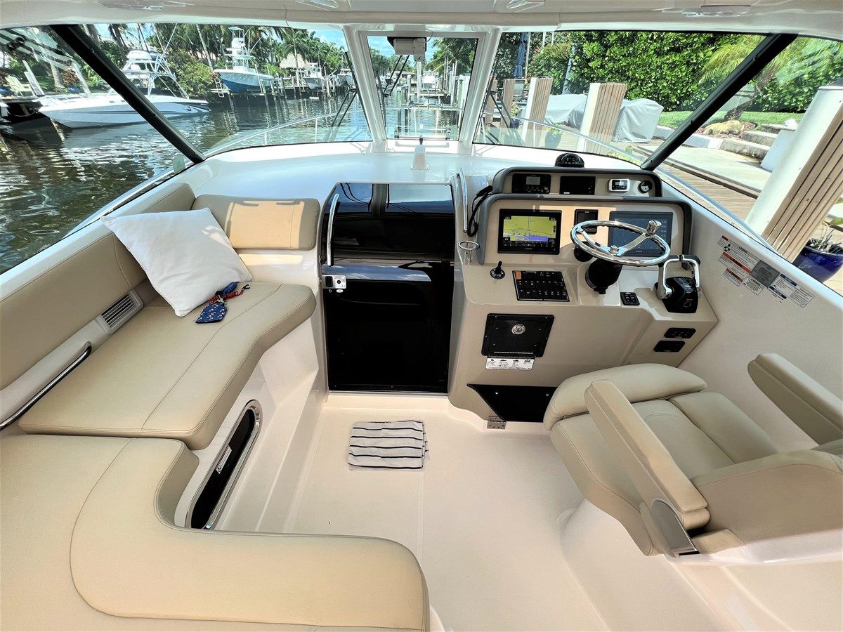 https://arconyachts.ams3.digitaloceanspaces.com/164122/conversions/large_3551668-optimize.jpg