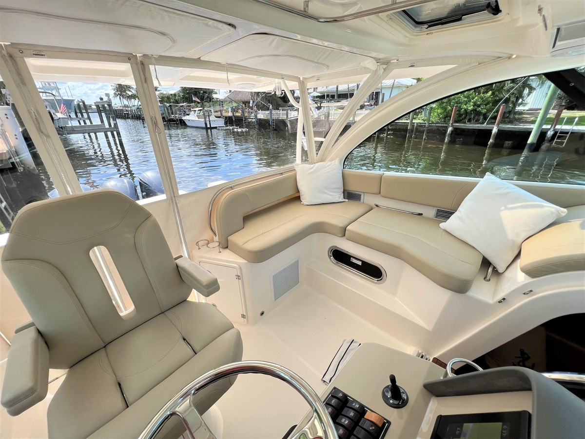 https://arconyachts.ams3.digitaloceanspaces.com/164128/conversions/large_3551670-optimize.jpg