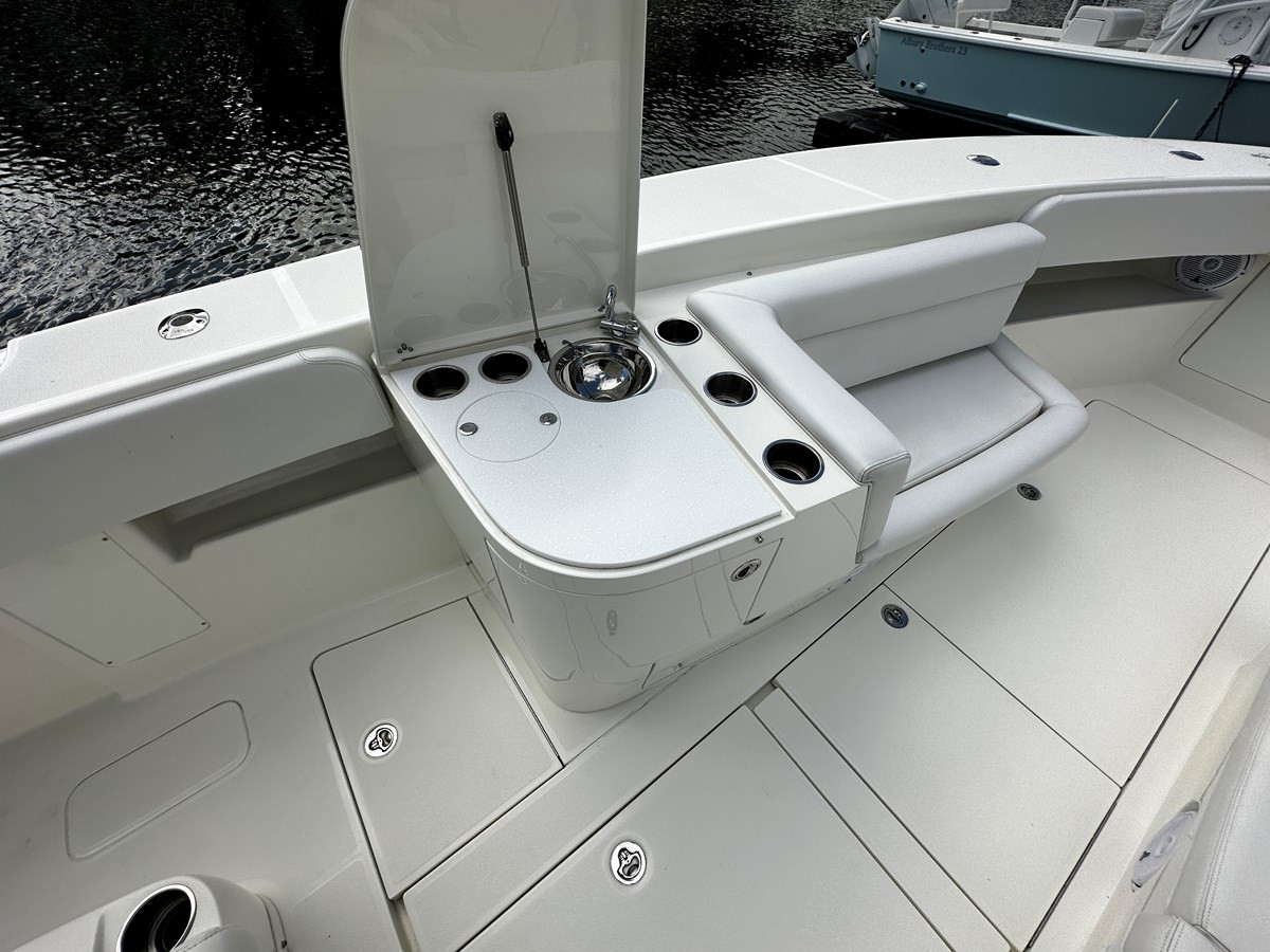 https://arconyachts.ams3.digitaloceanspaces.com/164168/conversions/large_3746818-optimize.jpg