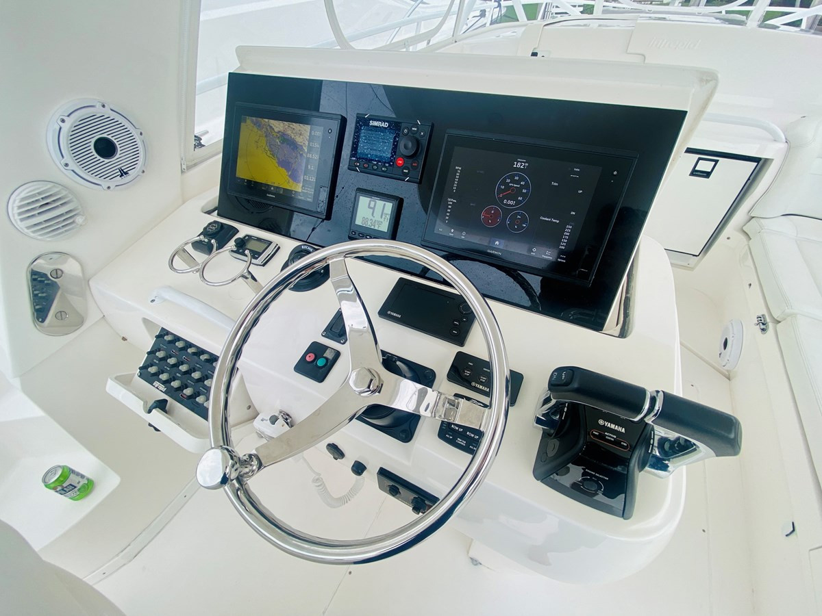 https://arconyachts.ams3.digitaloceanspaces.com/164185/conversions/large_3552988-optimize.jpg