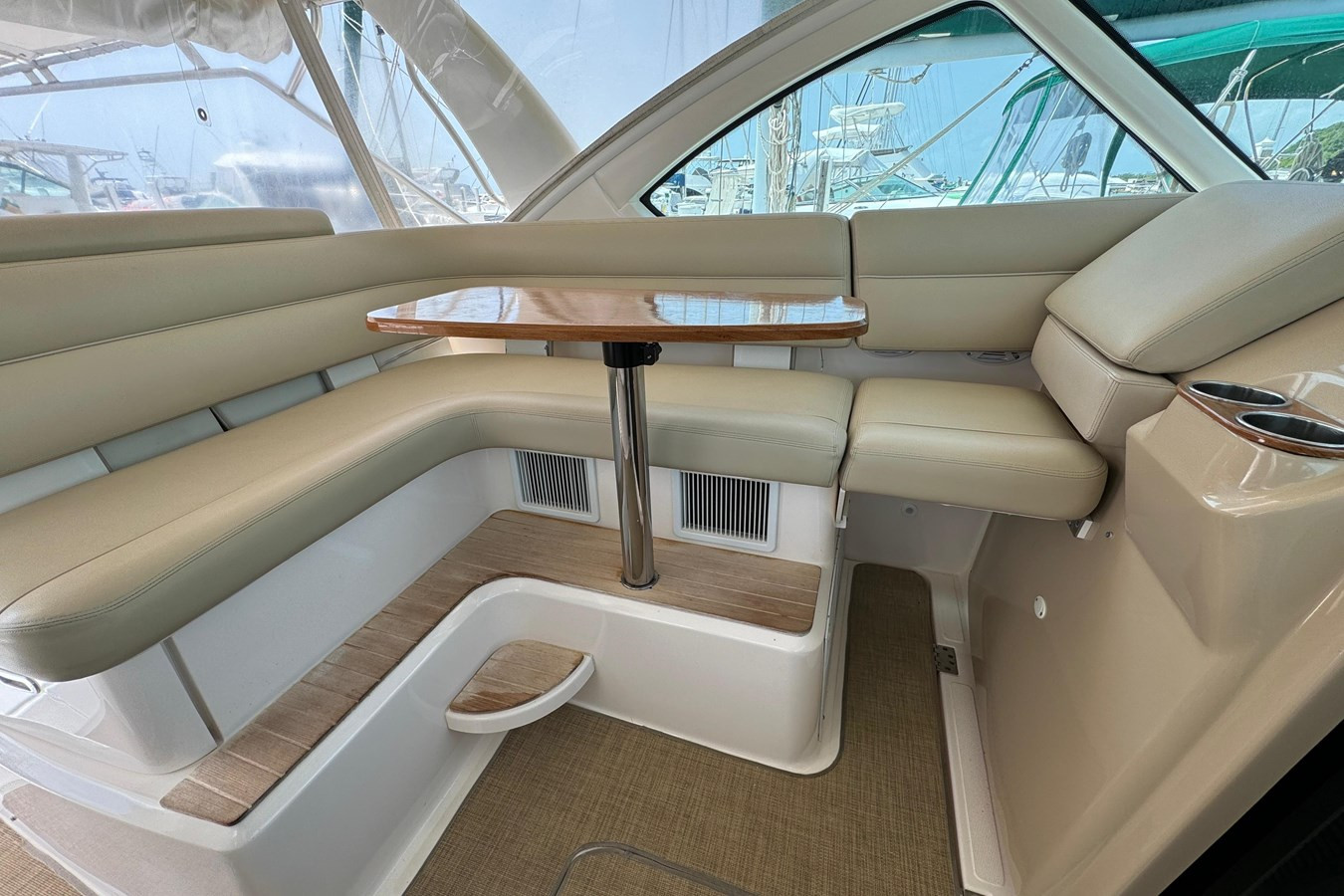 https://arconyachts.ams3.digitaloceanspaces.com/164388/conversions/large_4264789-optimize.jpg