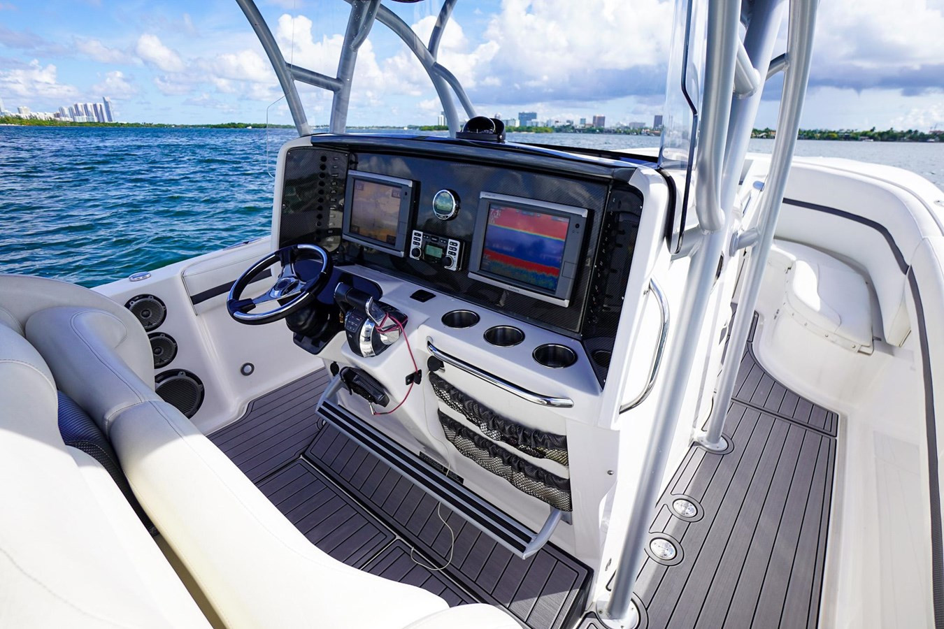 https://arconyachts.ams3.digitaloceanspaces.com/164393/conversions/large_4241918-optimize.jpg