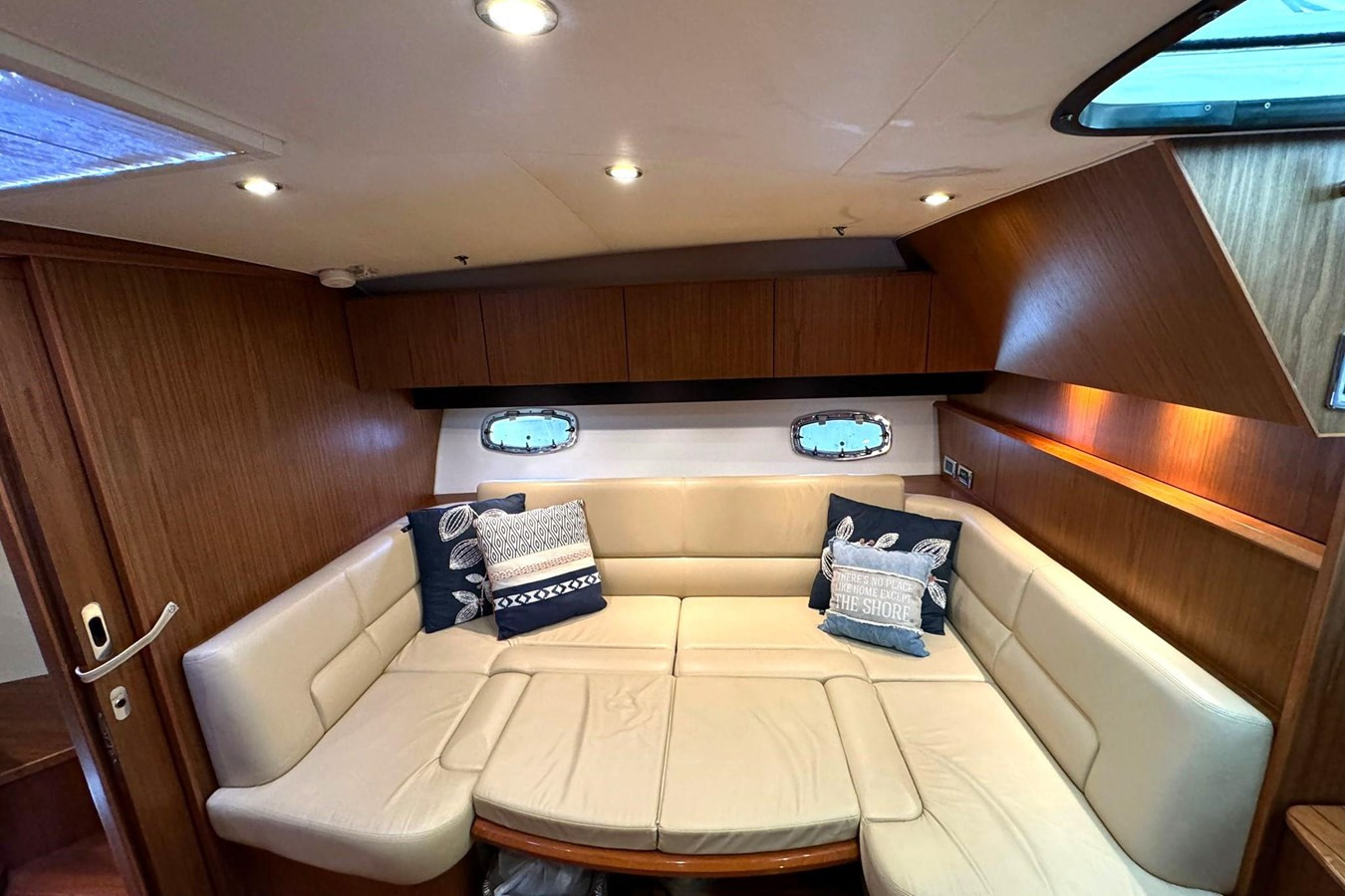 https://arconyachts.ams3.digitaloceanspaces.com/164394/conversions/large_4264791-optimize.jpg