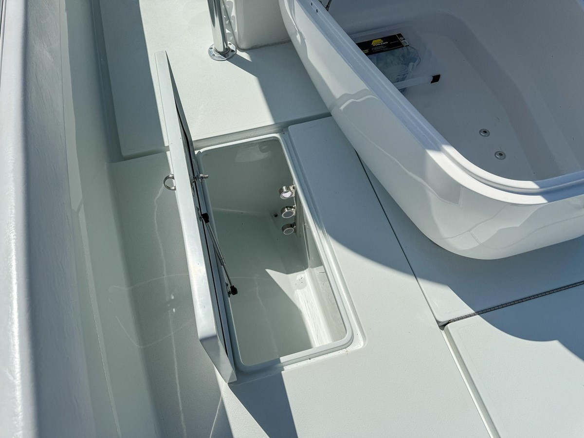 https://arconyachts.ams3.digitaloceanspaces.com/164416/conversions/large_4243220-optimize.jpg