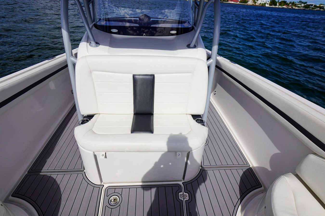https://arconyachts.ams3.digitaloceanspaces.com/164423/conversions/large_4241928-optimize.jpg