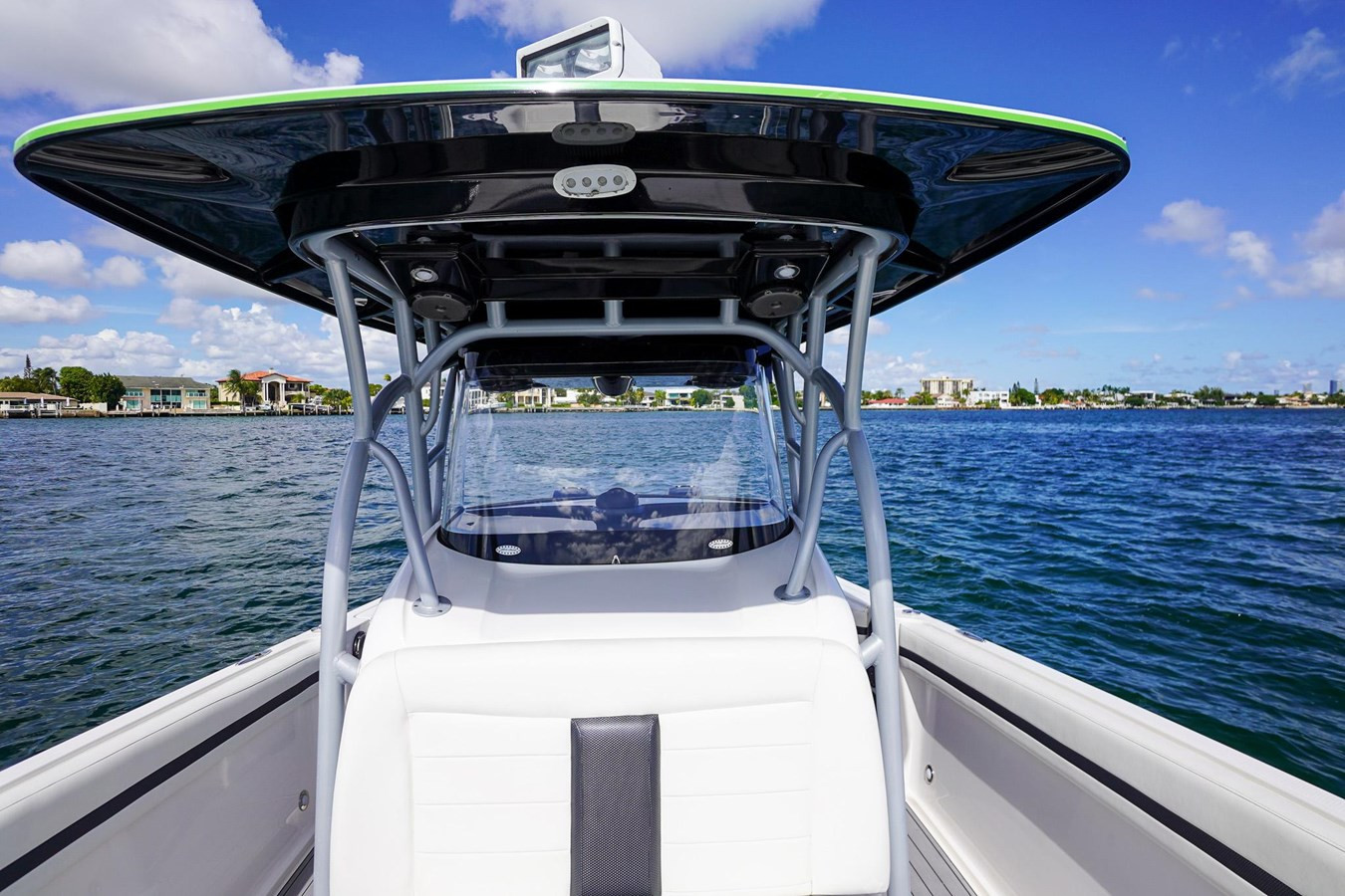 https://arconyachts.ams3.digitaloceanspaces.com/164426/conversions/large_4241929-optimize.jpg