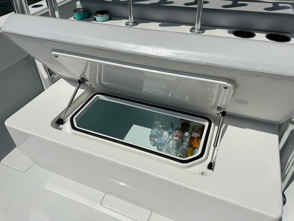 https://arconyachts.ams3.digitaloceanspaces.com/164430/conversions/large_4243225-optimize.jpg