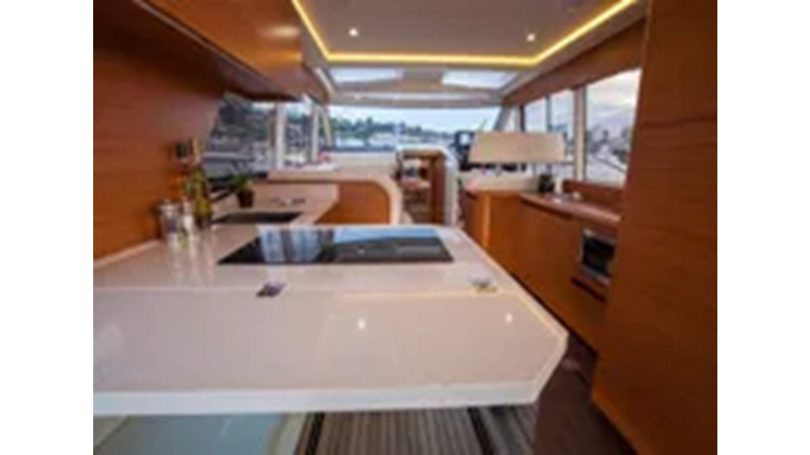 https://arconyachts.ams3.digitaloceanspaces.com/164437/conversions/large_4273935-optimize.jpg