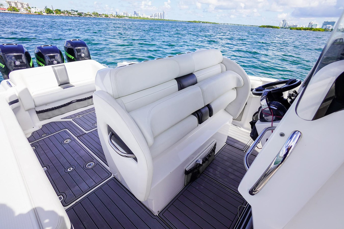 https://arconyachts.ams3.digitaloceanspaces.com/164449/conversions/large_4241937-optimize.jpg
