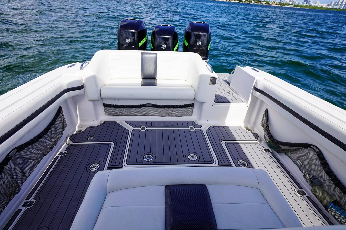 https://arconyachts.ams3.digitaloceanspaces.com/164455/conversions/large_4241939-optimize.jpg