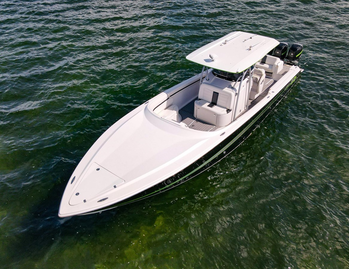 https://arconyachts.ams3.digitaloceanspaces.com/164468/conversions/large_4241943-optimize.jpg