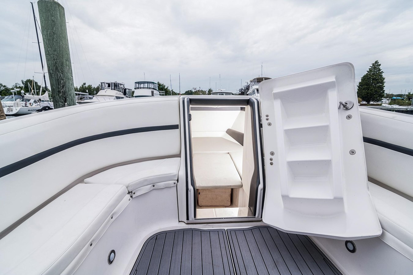 https://arconyachts.ams3.digitaloceanspaces.com/164482/conversions/large_4241948-optimize.jpg