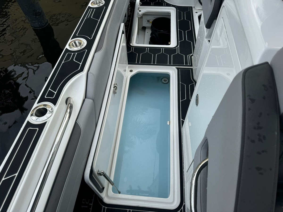 https://arconyachts.ams3.digitaloceanspaces.com/164583/conversions/large_4389062-optimize.jpg