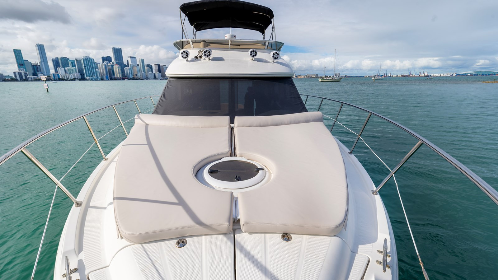 https://arconyachts.ams3.digitaloceanspaces.com/164596/conversions/large_4279950-optimize.jpg