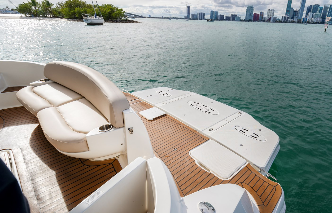 https://arconyachts.ams3.digitaloceanspaces.com/164605/conversions/large_4279953-optimize.jpg