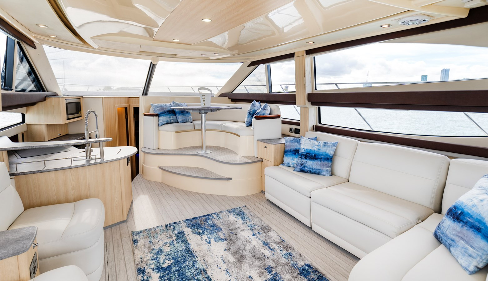 https://arconyachts.ams3.digitaloceanspaces.com/164627/conversions/large_4279961-optimize.jpg