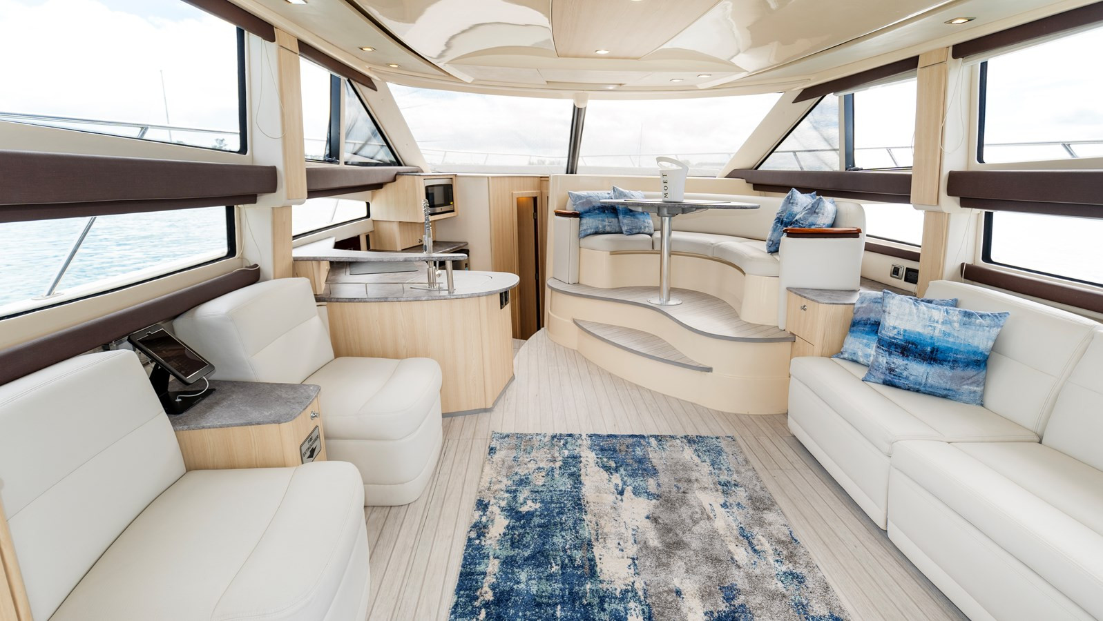 https://arconyachts.ams3.digitaloceanspaces.com/164643/conversions/large_4279966-optimize.jpg