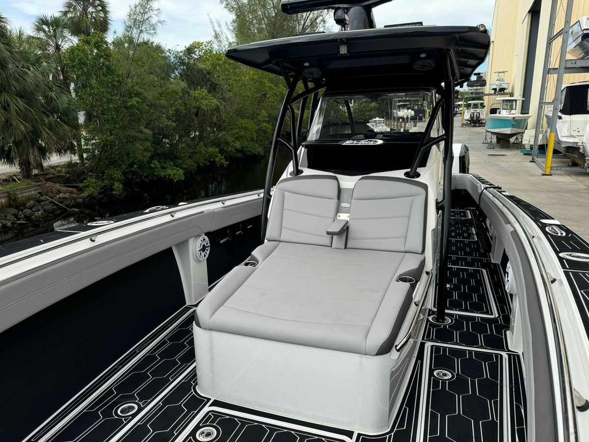 https://arconyachts.ams3.digitaloceanspaces.com/164647/conversions/large_4389084-optimize.jpg