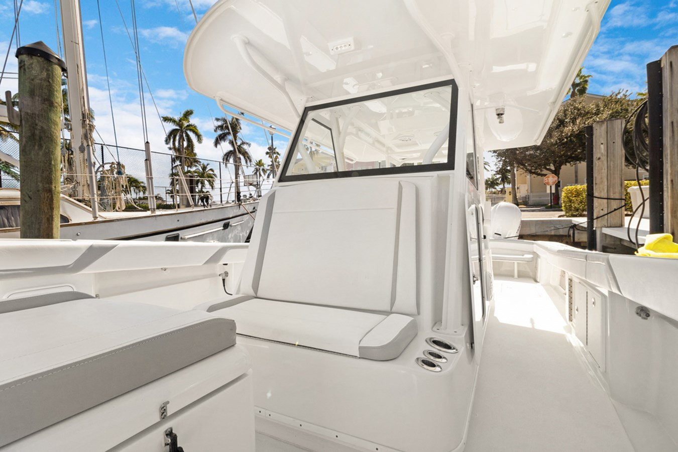https://arconyachts.ams3.digitaloceanspaces.com/164657/conversions/large_4446340-optimize.jpg