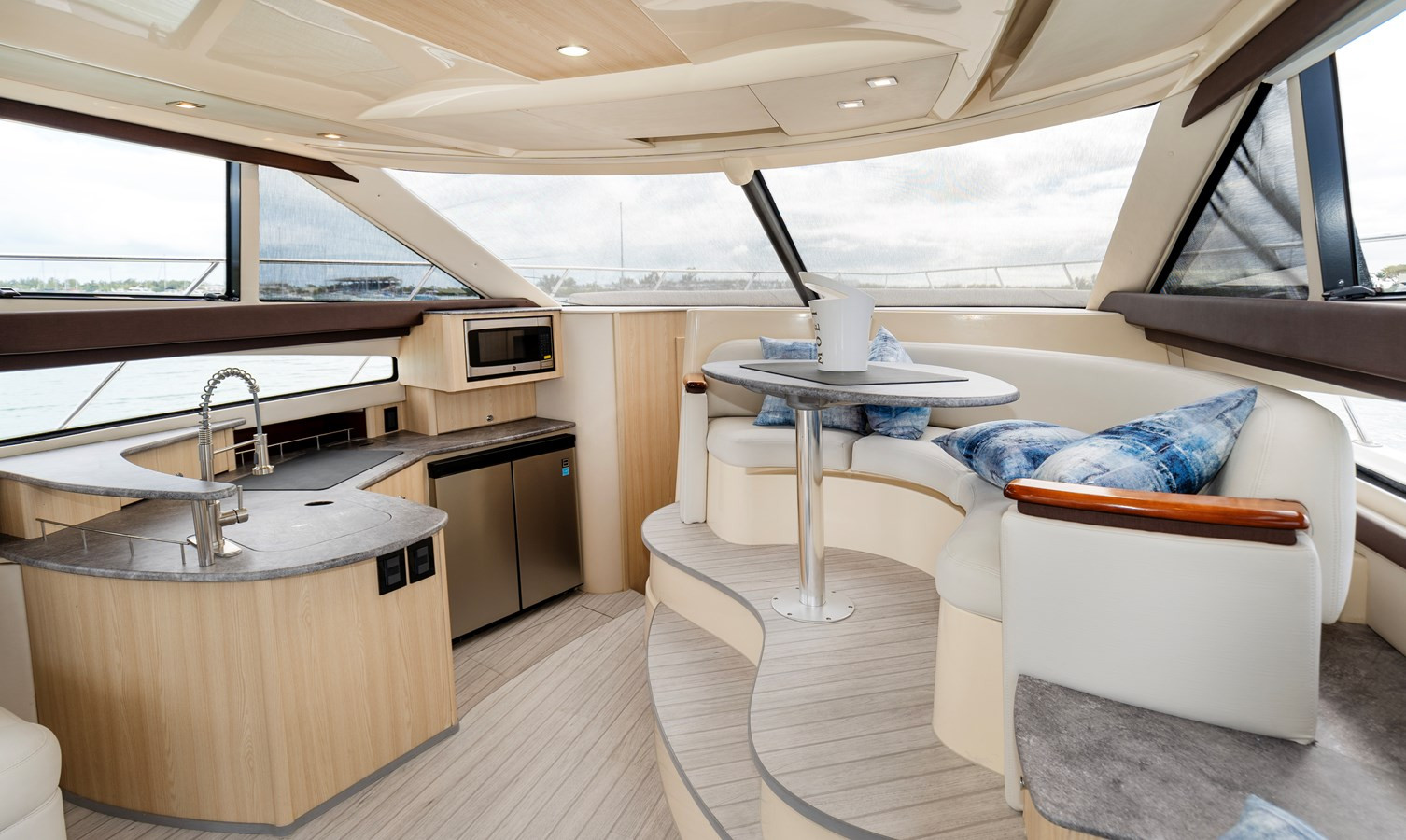 https://arconyachts.ams3.digitaloceanspaces.com/164665/conversions/large_4279973-optimize.jpg
