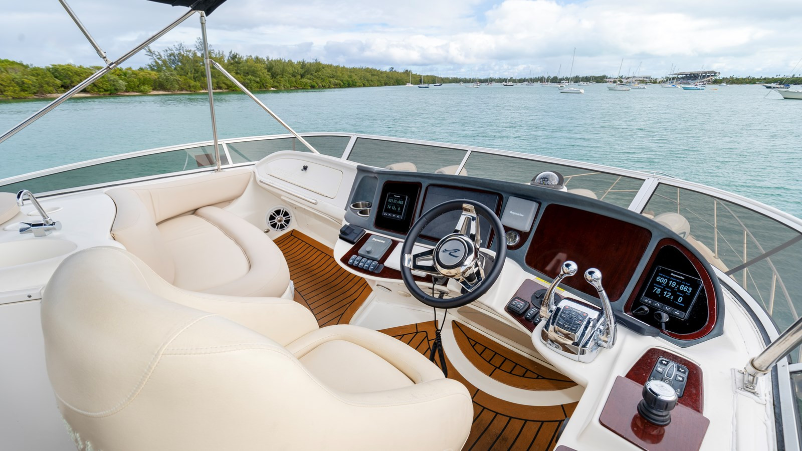 https://arconyachts.ams3.digitaloceanspaces.com/164682/conversions/large_4279979-optimize.jpg