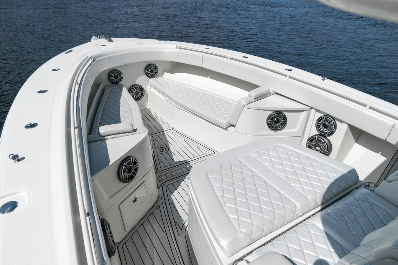 https://arconyachts.ams3.digitaloceanspaces.com/164736/conversions/large_4449224-optimize.jpg