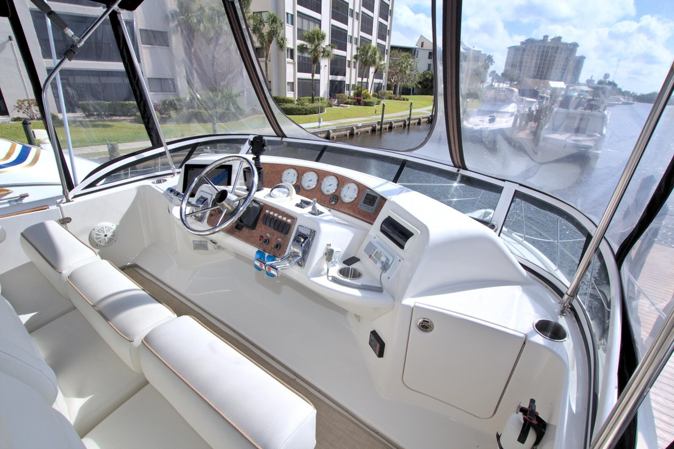 https://arconyachts.ams3.digitaloceanspaces.com/164995/conversions/large_4622429-optimize.jpg