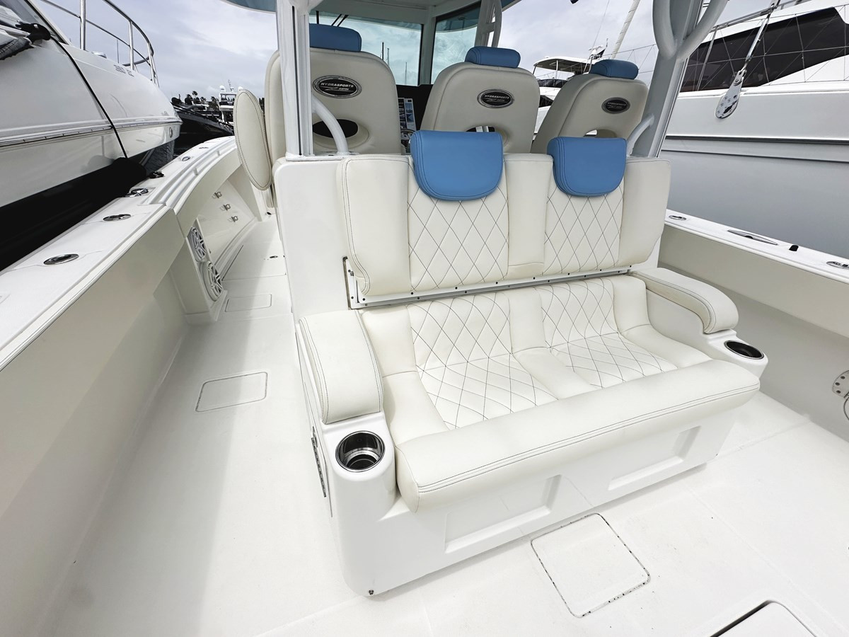 https://arconyachts.ams3.digitaloceanspaces.com/165125/conversions/large_4677225-optimize.jpg