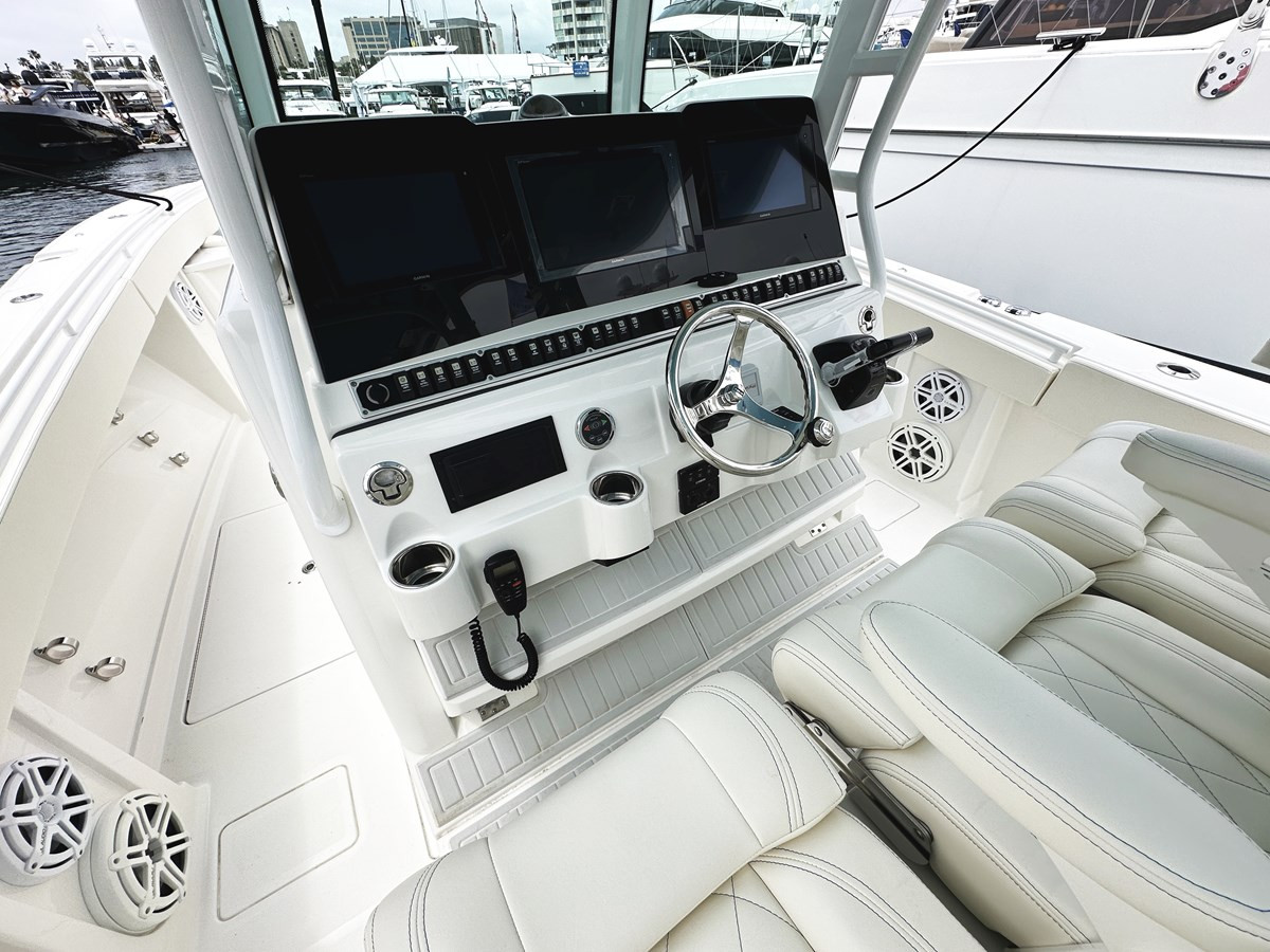 https://arconyachts.ams3.digitaloceanspaces.com/165142/conversions/large_4677232-optimize.jpg