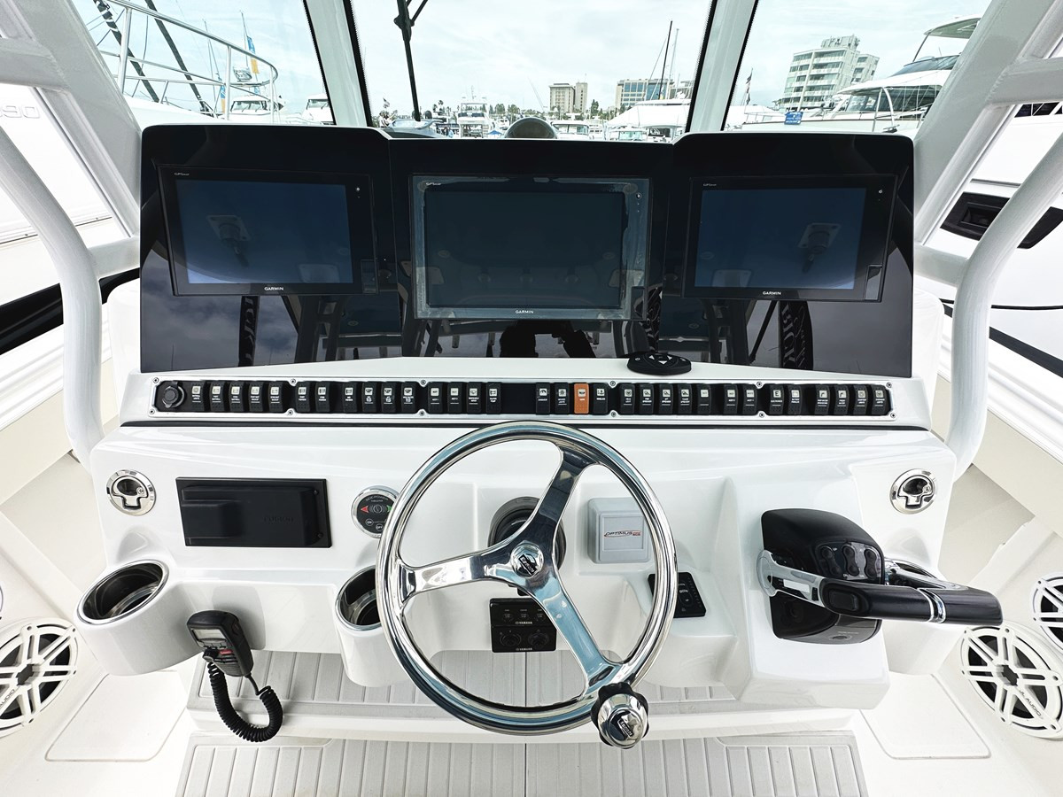 https://arconyachts.ams3.digitaloceanspaces.com/165147/conversions/large_4677234-optimize.jpg