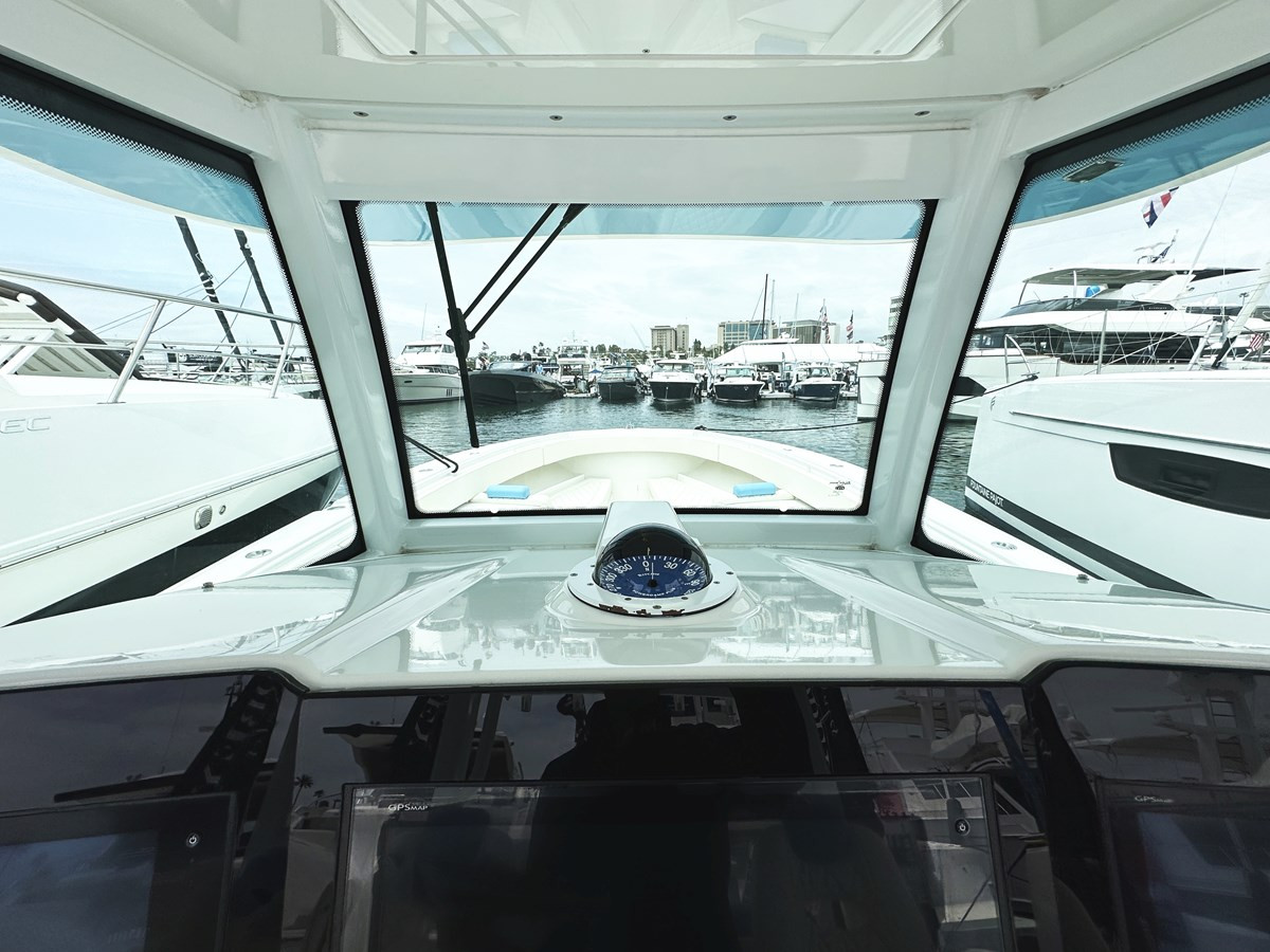 https://arconyachts.ams3.digitaloceanspaces.com/165150/conversions/large_4677235-optimize.jpg