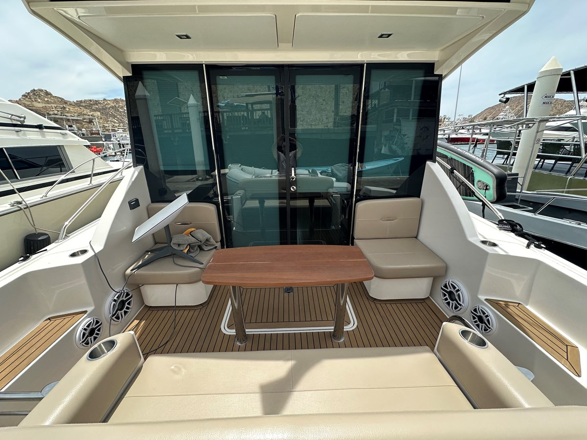 https://arconyachts.ams3.digitaloceanspaces.com/165198/conversions/large_4709870-optimize.jpg