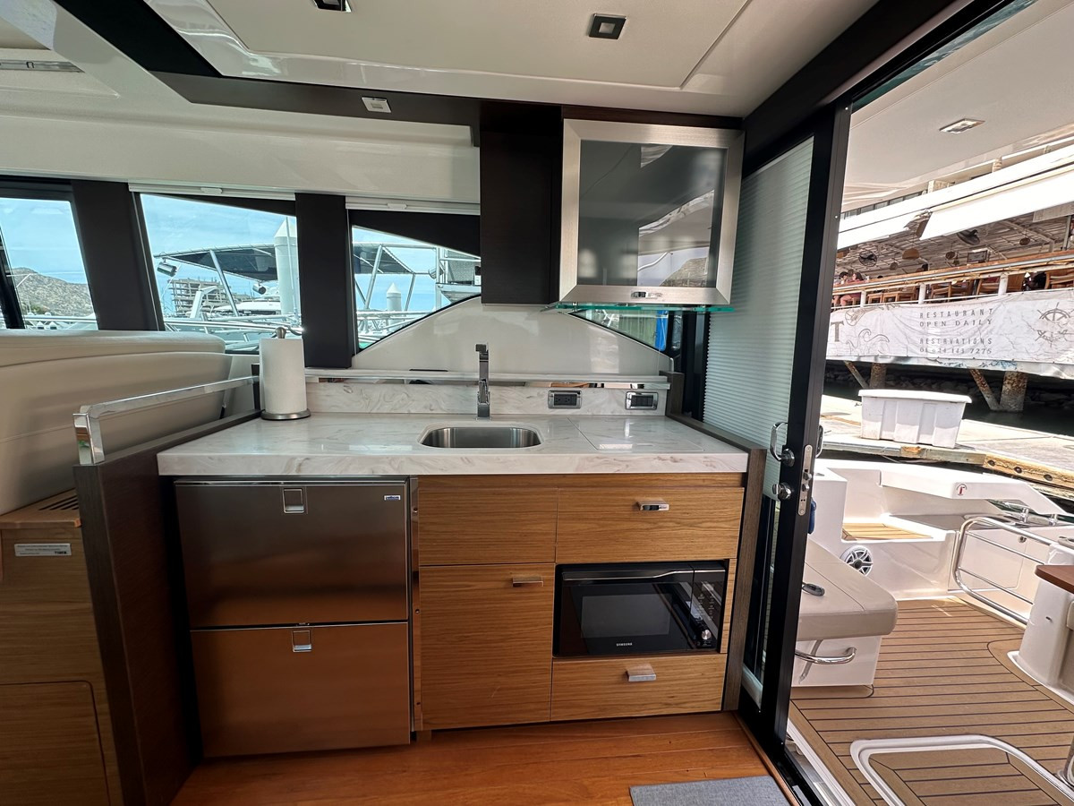 https://arconyachts.ams3.digitaloceanspaces.com/165216/conversions/large_4709877-optimize.jpg