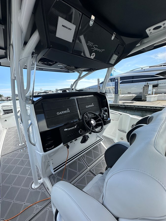 https://arconyachts.ams3.digitaloceanspaces.com/165280/conversions/large_4799773-optimize.jpg